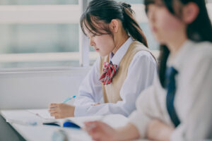 子供が机に向かう習慣を小さいうちに育てる方法